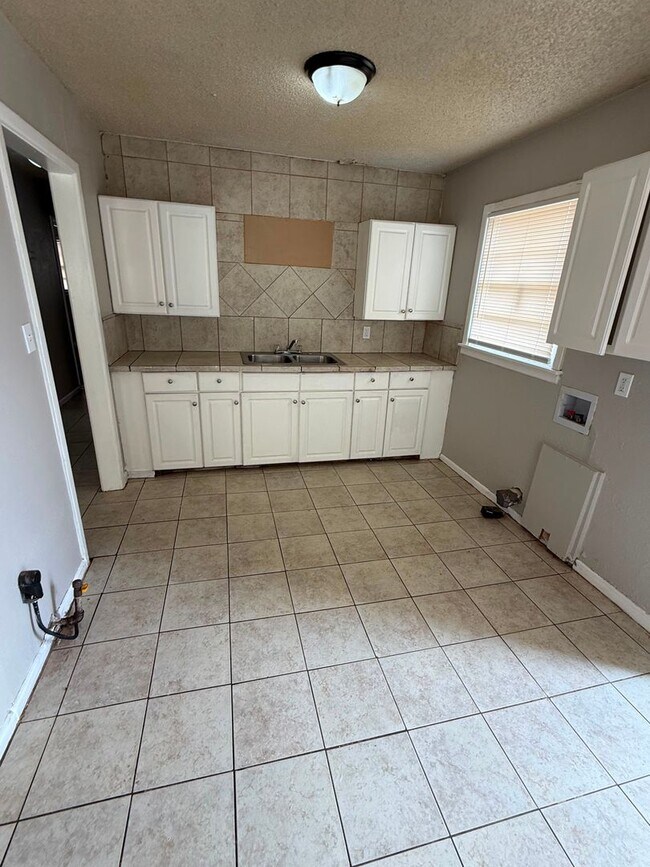 Foto del edificio - $0 First Month's Rent / $0 Deposit at Move-in