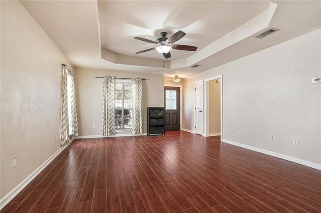 Building Photo - 4291 Poplar Dr