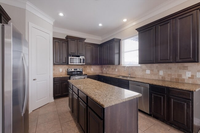 Building Photo - 11338 Begonia rock