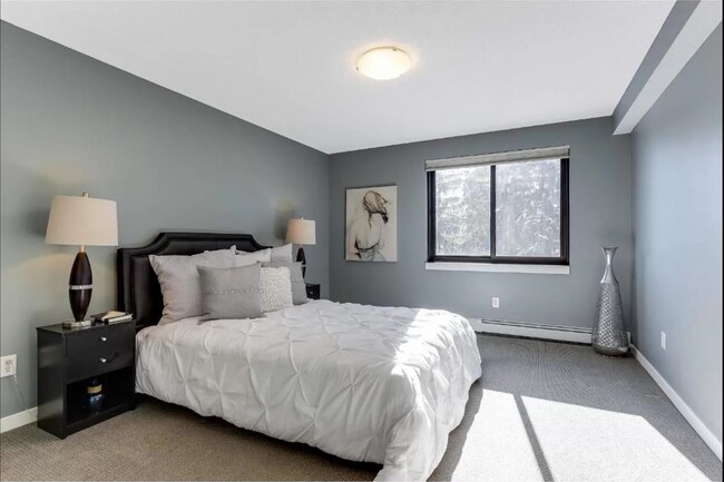 Foto del edificio - 1Bd/1Ba with Heated Parking, Stainless Steel Appliances, and Pool Access
