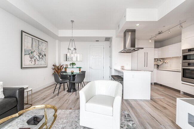 Building Photo - 155 E Boca Raton Rd