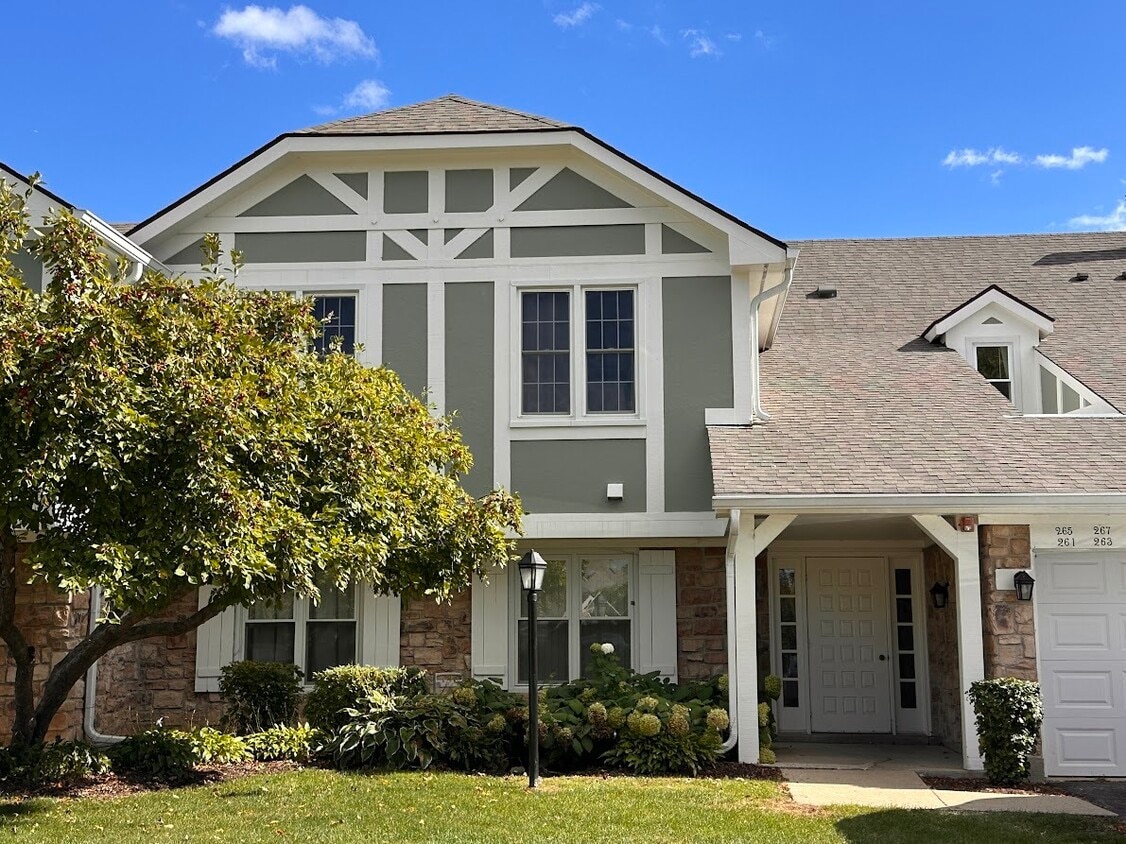 Foto principal - 263 Southwick Ct