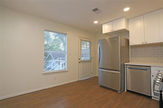 Foto del edificio - 701 1/2 Highland Street