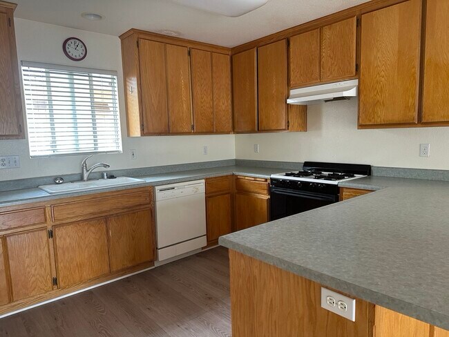 Building Photo - 896 Front St