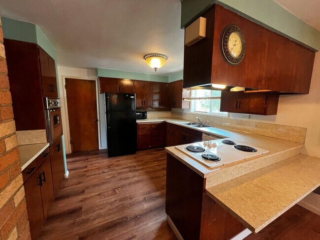 Building Photo - 3-Bedroom 1 1/2-Bathroom home in Eugene