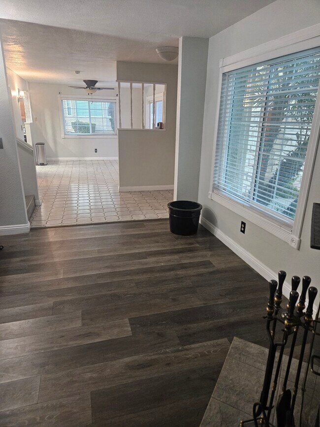 Sala de estar - 4195 Kingsley St