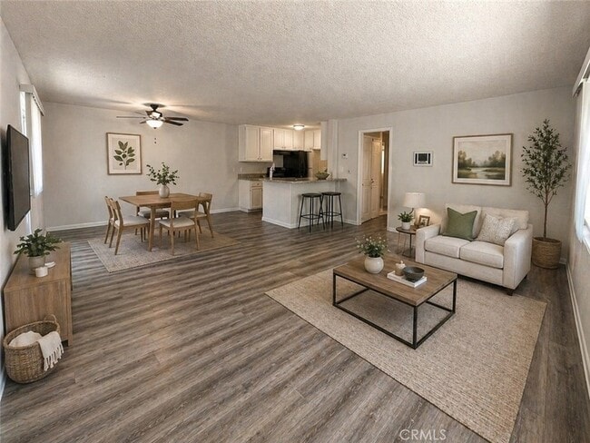 Building Photo - 685 E Vista Chino