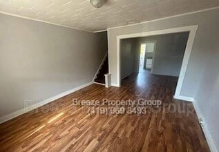 Building Photo - 517 E Vine St