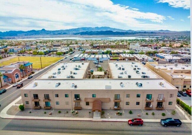 Foto del edificio - Ground Floor Condo! Available Now! Longter...