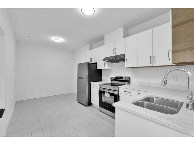 Photo du bâtiment - 166XX-1618A 18A Ave