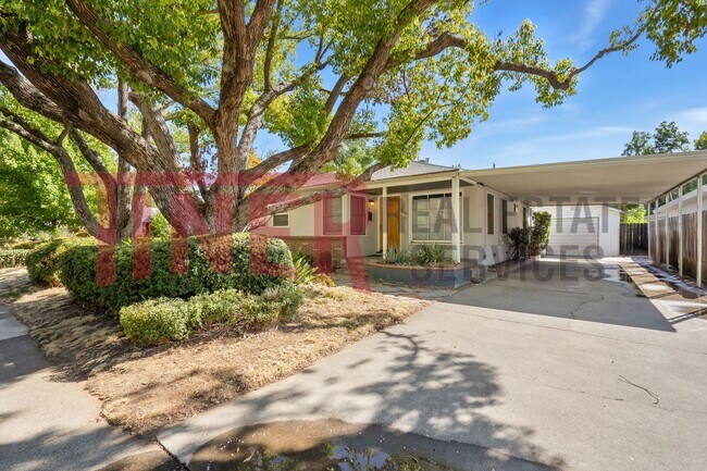 Building Photo - Nicely Updated Tahoe Park Gem on Huge Lot!