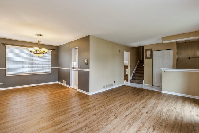Foto del edificio - 36 Montgomery Ln