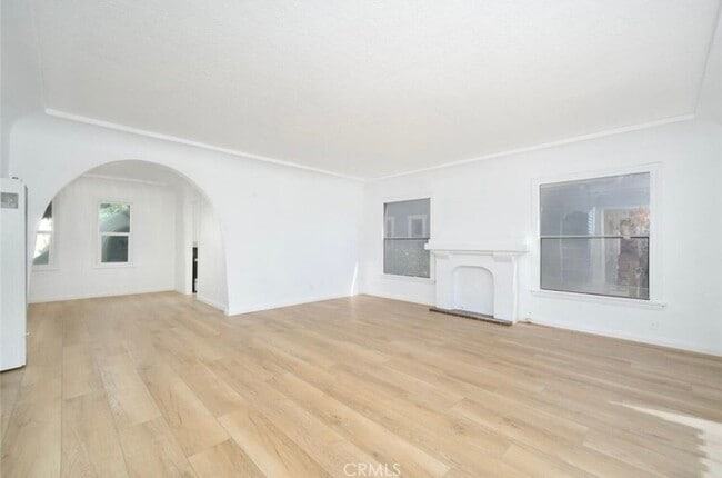 Building Photo - 974 W 13th St