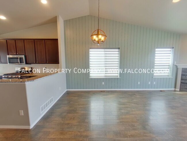 Building Photo - Amazing Home with Incredible Views In Nort...
