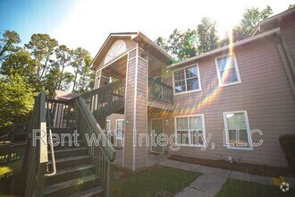 Building Photo - 1100 Greentree Ct