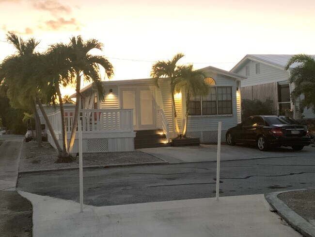 Foto del edificio - 55 Boca Chica Rd