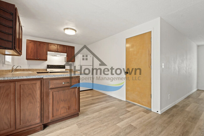 Building Photo - 2 Bedroom 1 Bath Available in Coeur d'Alene!