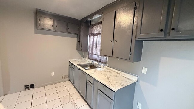 Building Photo - 12007 Lakepointe St