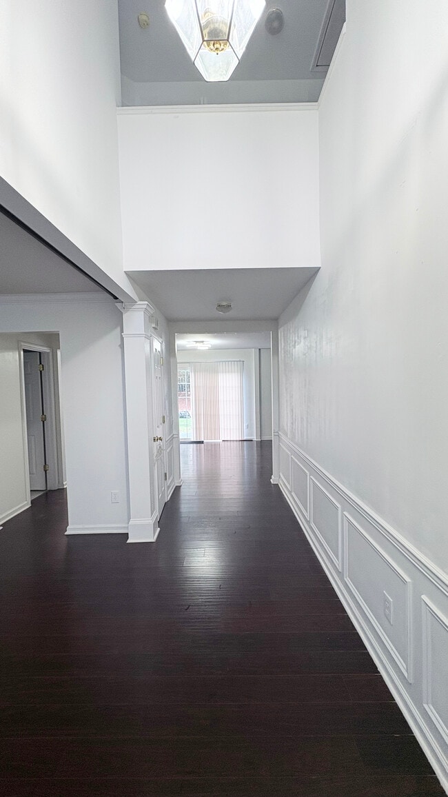Building Photo - 6816 Southbrook Dr