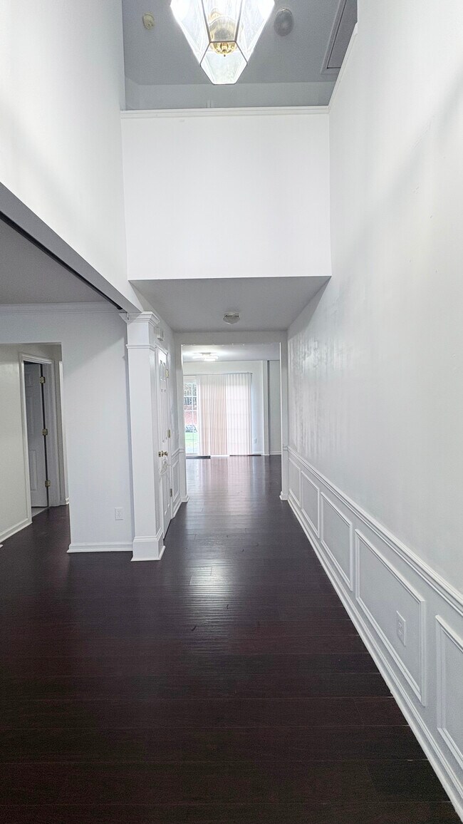 Foto del edificio - 6816 Southbrook Dr