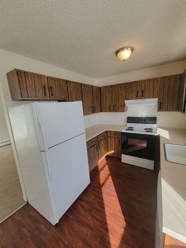 Building Photo - ***MOST UTILITIES INCLUDED***Cute 3 Bdrm, 1 Bath in Loveland