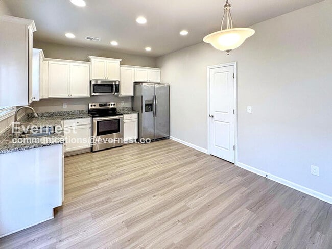 Building Photo - 112 Culver St