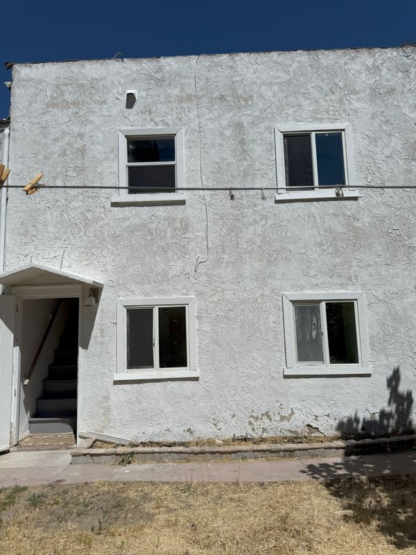 Primary Photo - 220 W D St