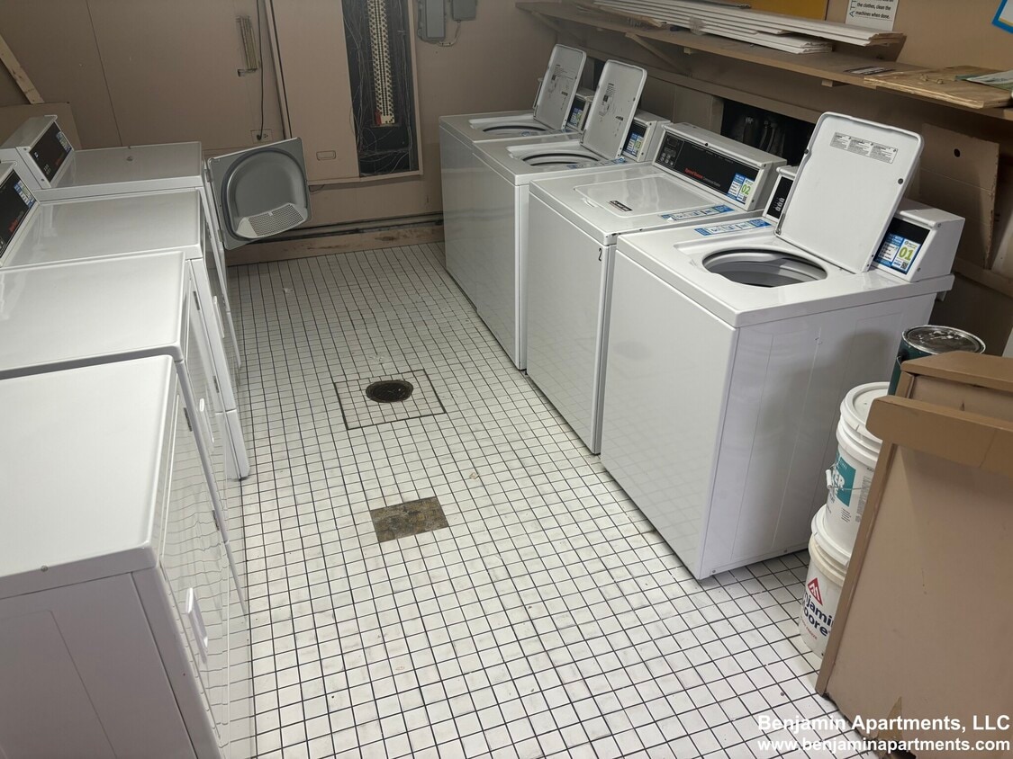 Building Photo - 245 Main St