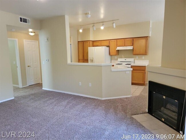 Foto del edificio - SW 1ST FLOOR UNIT!!