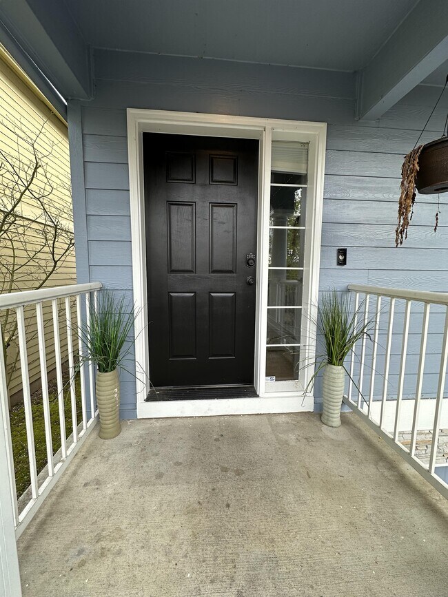Foto del edificio - 382 Crystal Springs Ln N