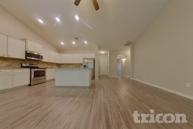 Building Photo - 216 Stone Creek Ct