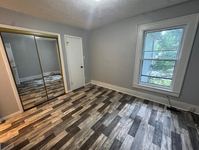 Foto del edificio - 314 E Walnut St