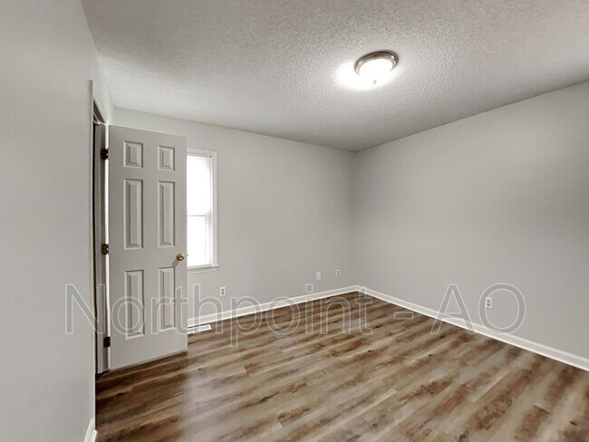 Foto del edificio - 1328 Amber Acres Ln