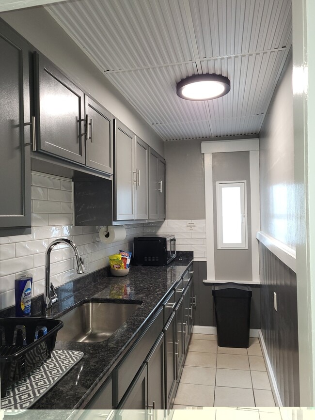 Building Photo - 9 Reeves St