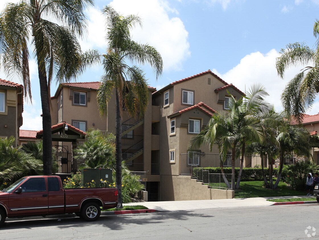 Primary Photo - 4222 Menlo Ave