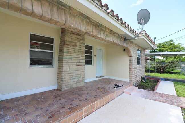 Foto del edificio - 1788 NW 65th St