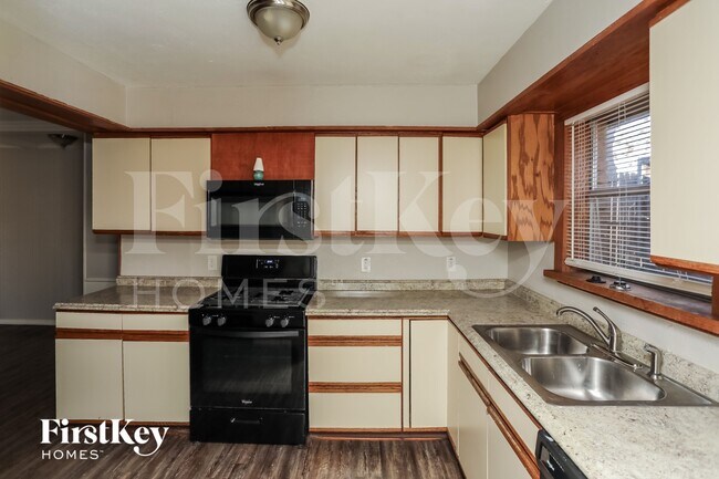 Foto del edificio - 417 Lakeside Dr