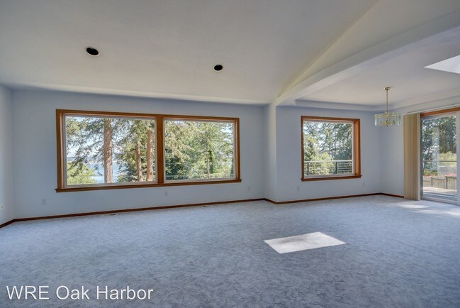 Building Photo - 2999 SW Scenic Heights St