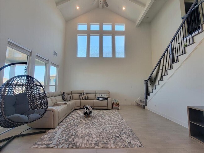 Building Photo - 5002 Watusi Bend