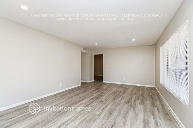 Foto del edificio - 2458 E Alpine Ave