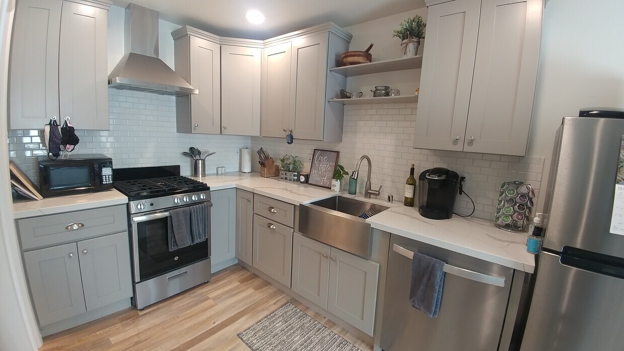 Primary Photo - 2262 Penlan Ave