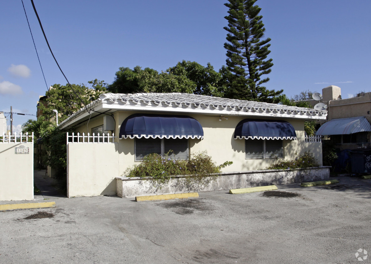 Building Photo - Little Havana Apts
