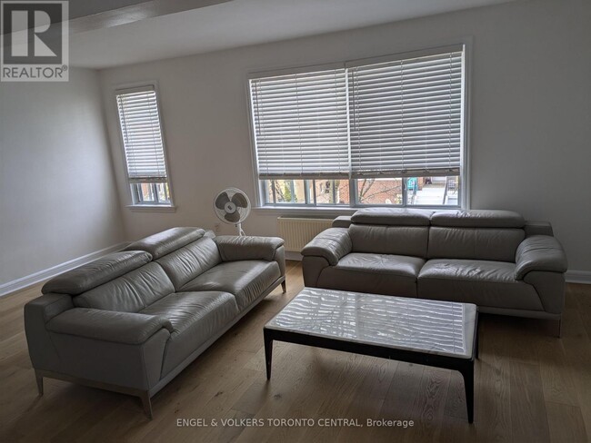 Photo du bâtiment - 20-20 Norris Crescent