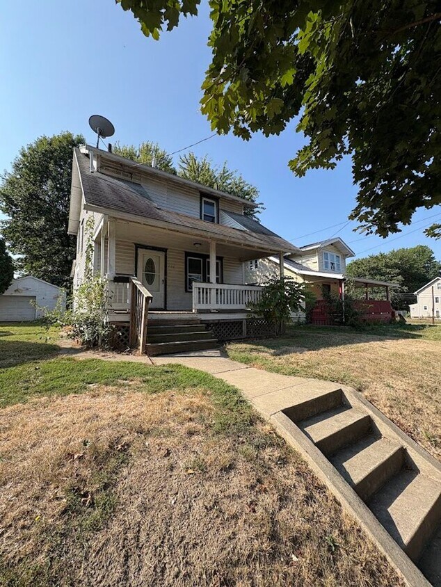 Foto principal - Three bedroom one bathroom home for rent