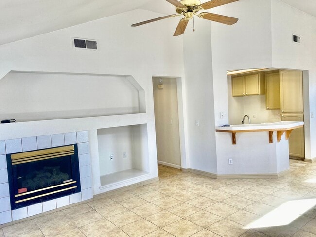 Building Photo - Northwest Fresno 3/2