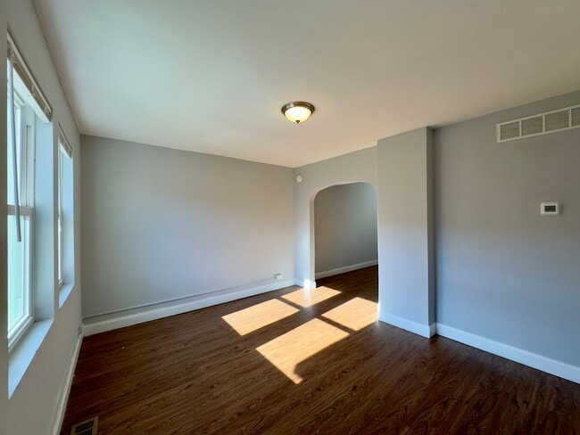Foto del edificio - Charming 2Bed/1Bath in Dundalk!