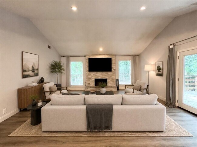 Foto del edificio - 710 Creekwood Crossing W