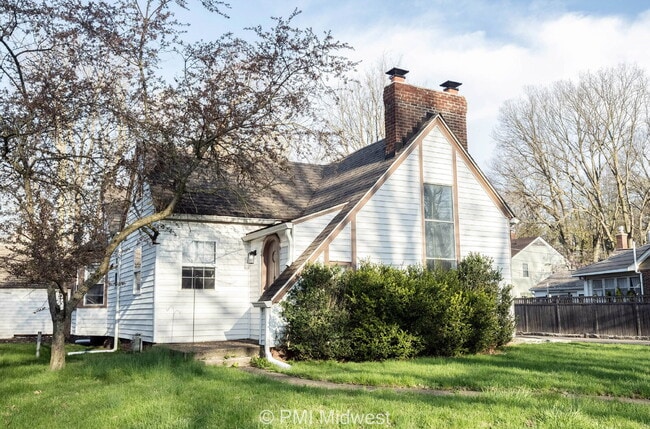 Building Photo - "Charming 3-Bedroom Haven with Spacious Living in Indianapolis – 2,190 Sq Ft of Comfort!"