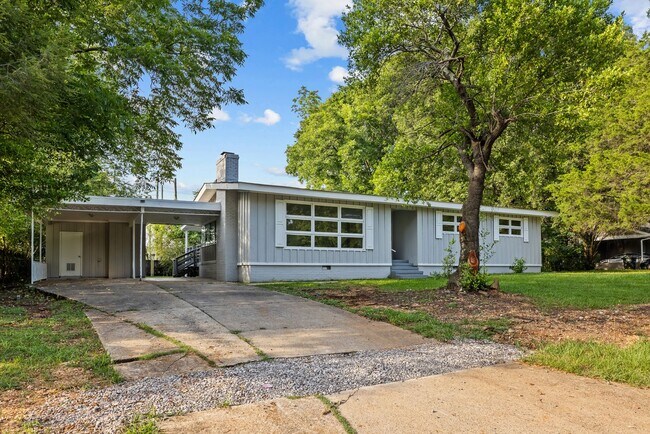Building Photo - Charming 4 Bedroom, 2 Bathroom house