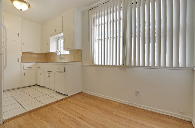 Building Photo - 1326 N Hayworth Ave